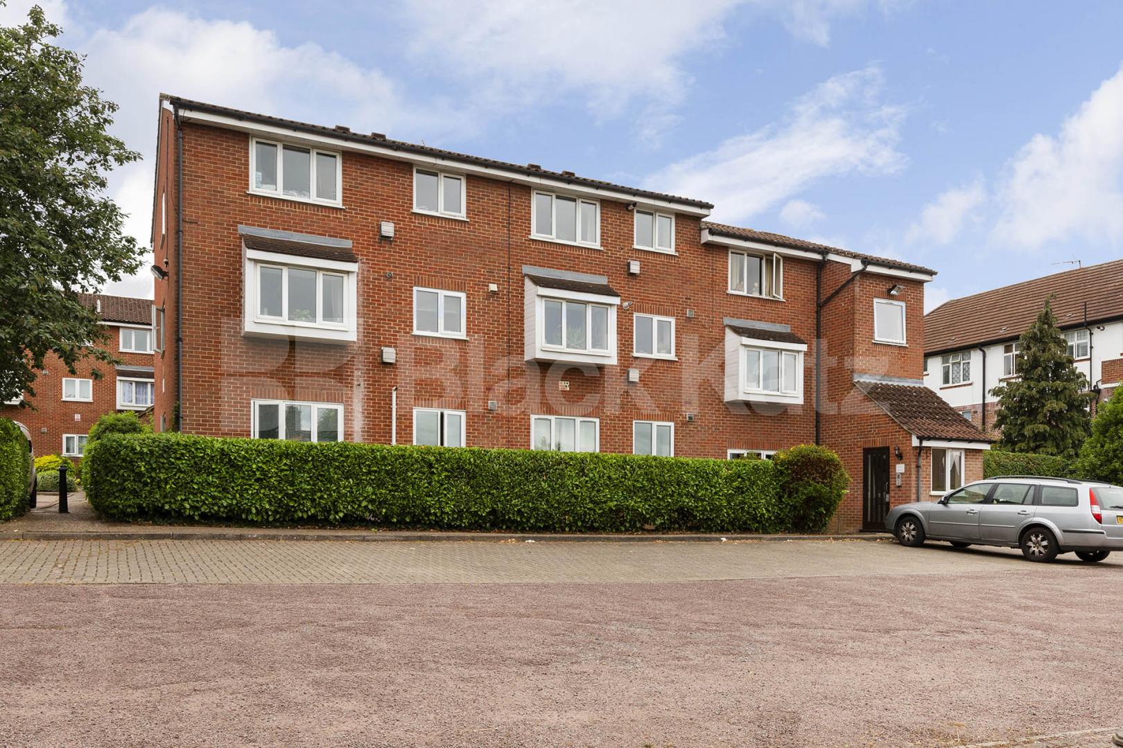 Spacious one bedroom property within a private development Cambridge Gardens, Muswell Hill
